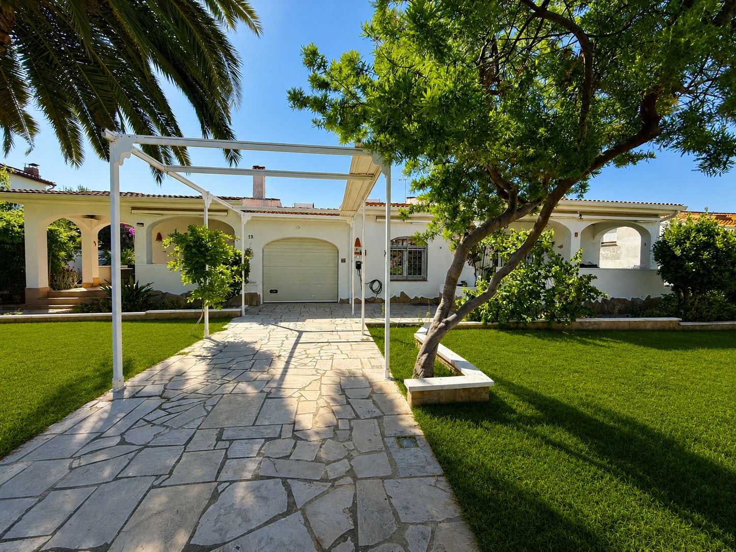 Chalet Independiente con Dos Viviendas - Oportunidad de Inversión en Zona de Playa - Image 7